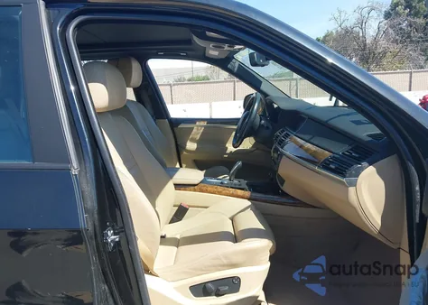 2008 BMW X5 3.0Si z USA, uszkodzony, nr VIN 5UXFE43538L002019